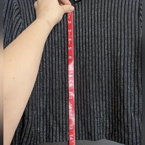 Forever 21 long sleeve shimmer crop - Picture 3 of 4